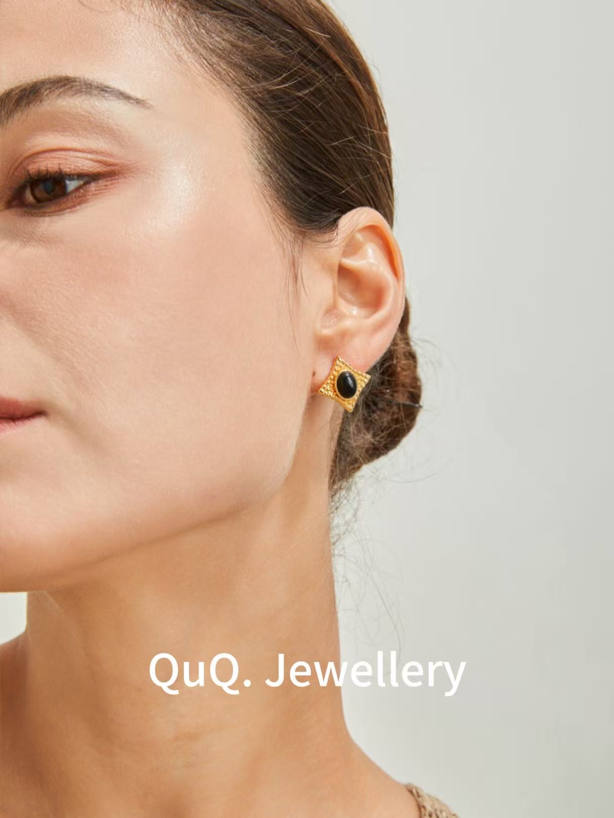 lack & White Harmony Beaded Bracelet ā 18K Gold-Plated Accents