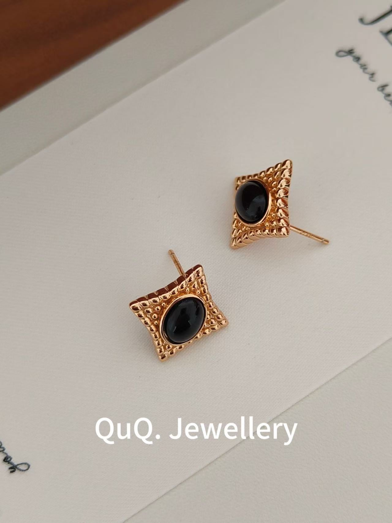 lack & White Harmony Beaded Bracelet ā 18K Gold-Plated Accents