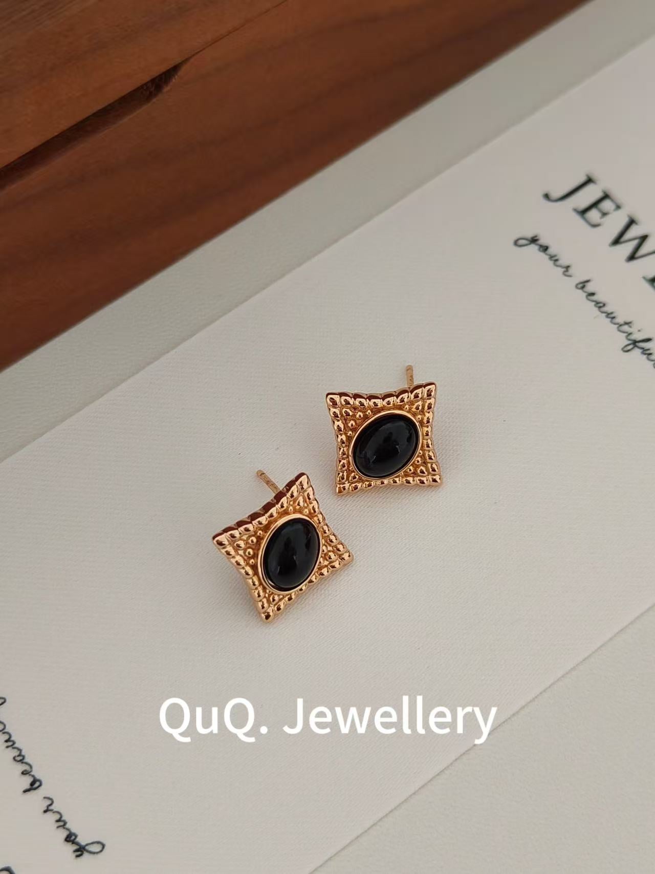 lack & White Harmony Beaded Bracelet ā 18K Gold-Plated Accents