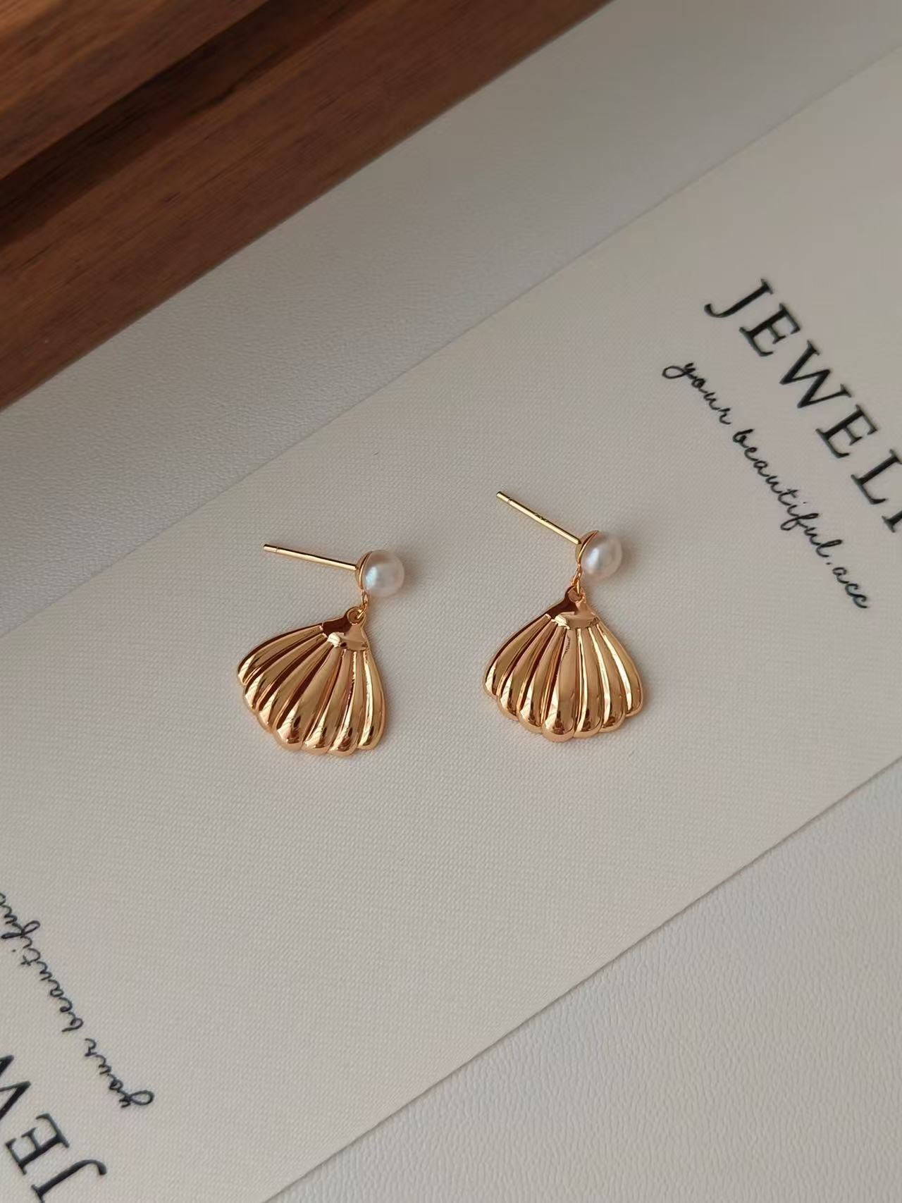 Shell Pearl Drop Earrings