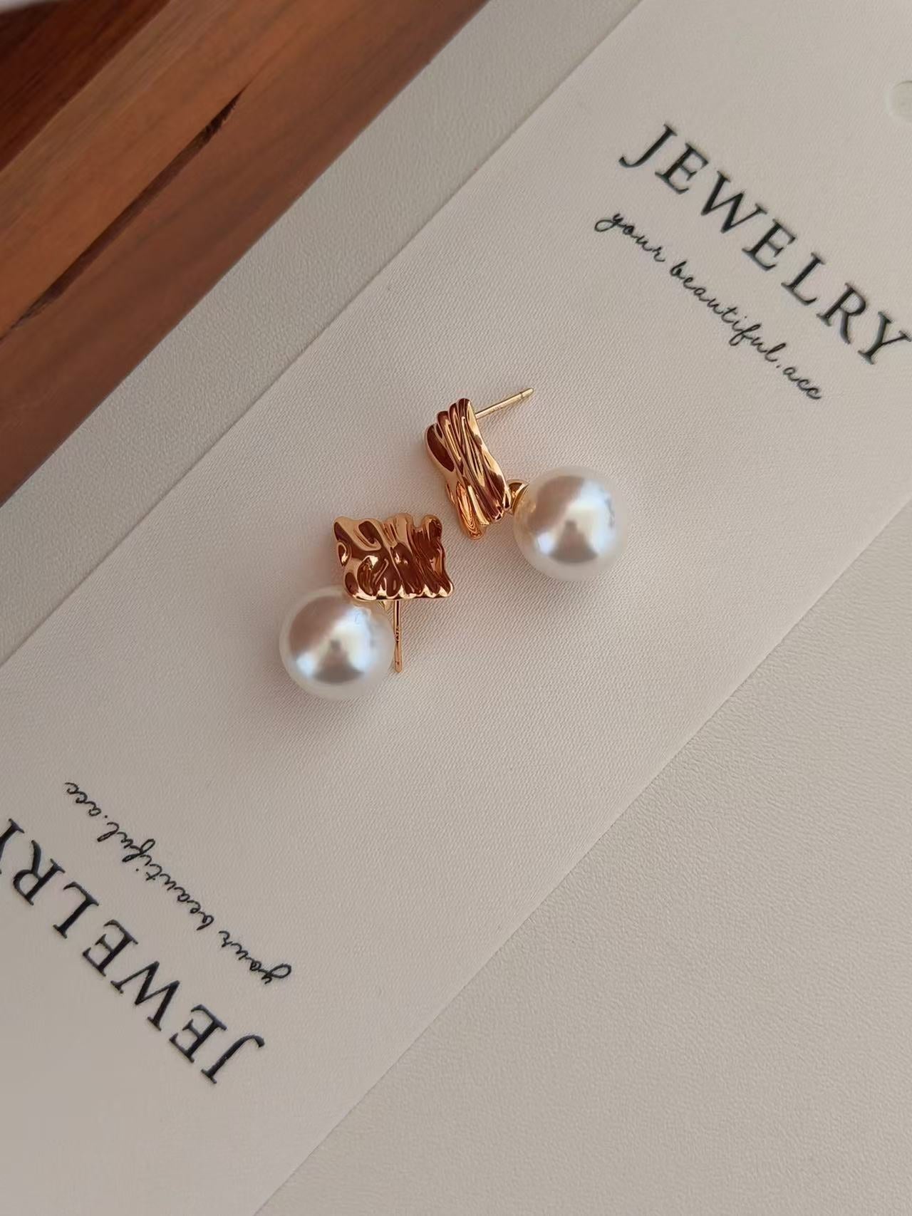 gold sculpted metal freshwater pearl earrings
