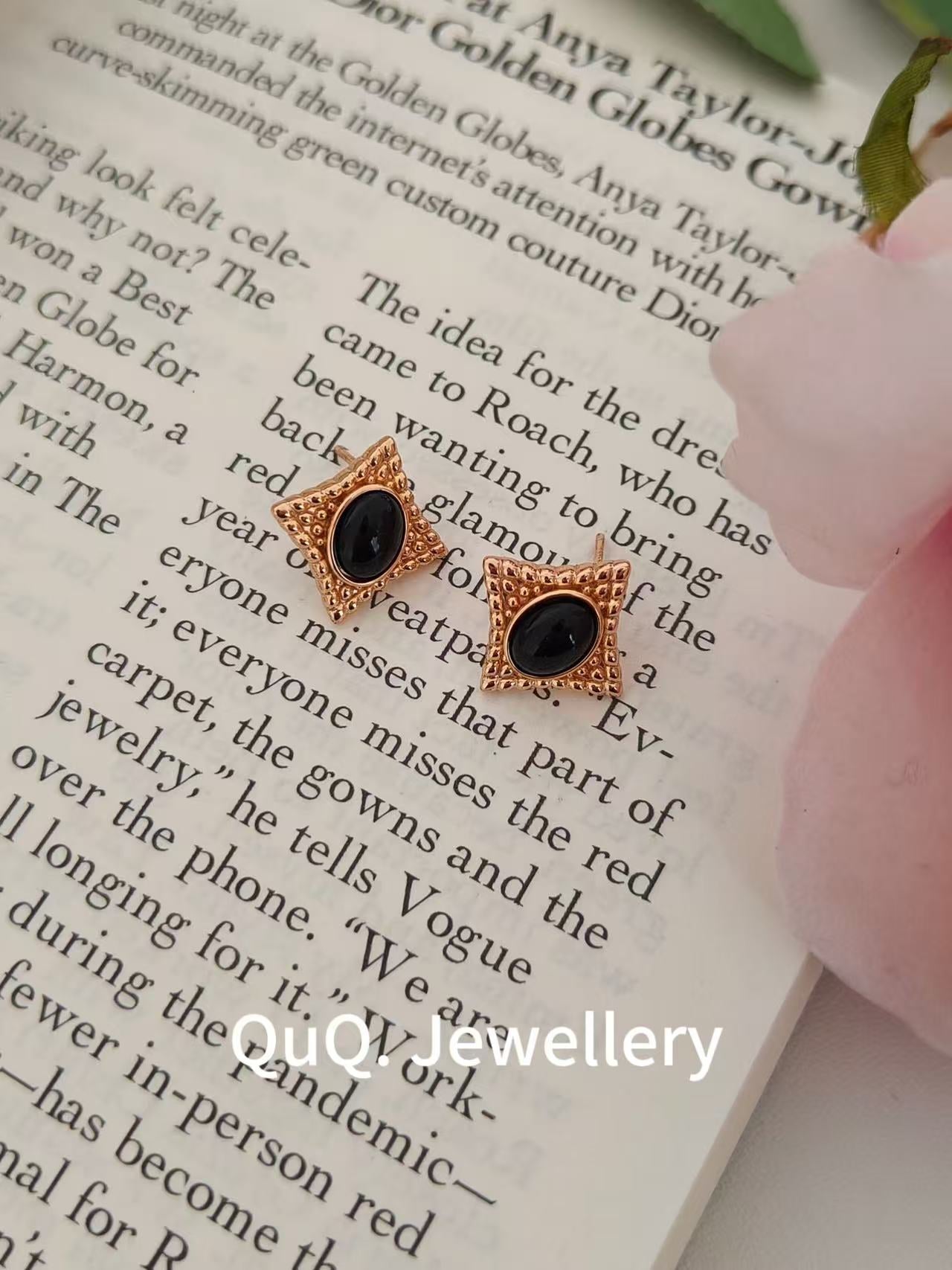 lack & White Harmony Beaded Bracelet – 18K Gold-Plated Accents