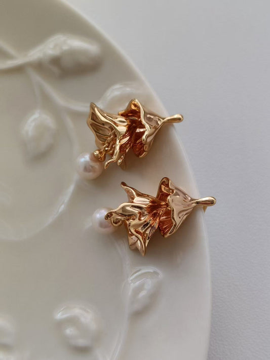 18K Gold Vermeil Freshwater Pearl Earrings – Sculptural Floral Shape