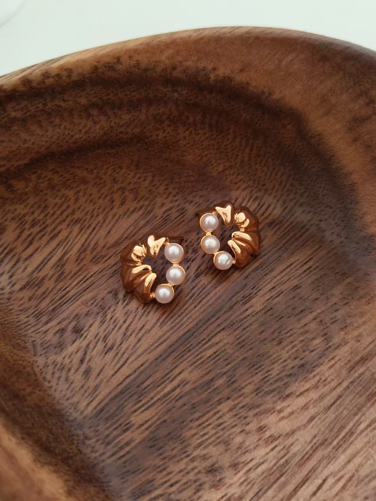 Sculptural Pearl Wreath Studs