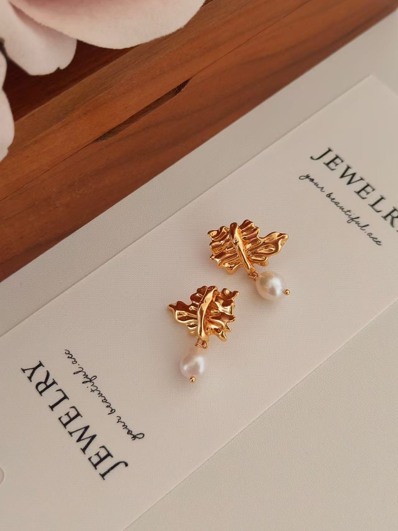 nature inspired gold pearl earrings