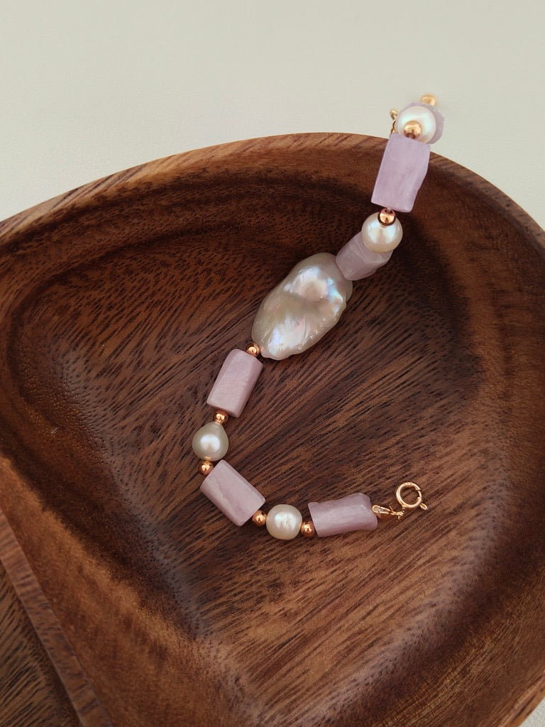 Kunzite & Baroque Pearl Bracelet